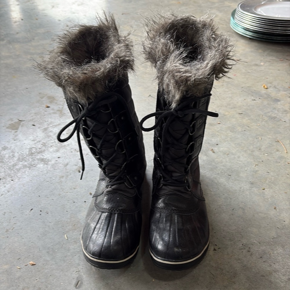 Sorel women’s Joan of Arc snow boots.
